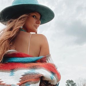 Meet your Posher, Samira